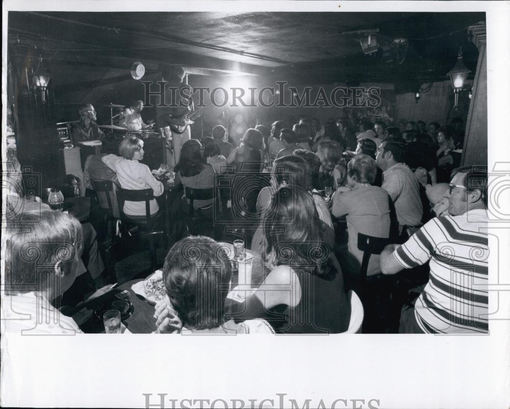 1971 Press Photo Doen Under lounge in Ted&#39;s Back Door restaurant - RSL68609 - Historic Images