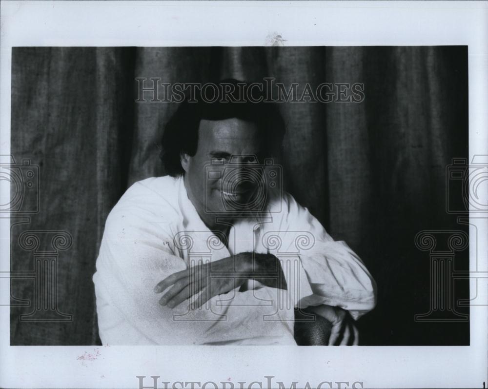 Press Photo Julio Iglesias To Perform At Great Woods Center - RSL86757 - Historic Images