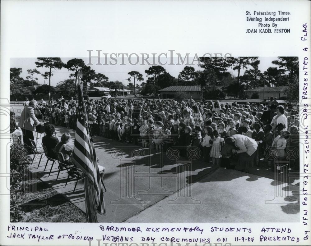 1984 Press Photo Jack Taylor, Bardmoor Elementary Students Veteran&#39;s Day - Historic Images