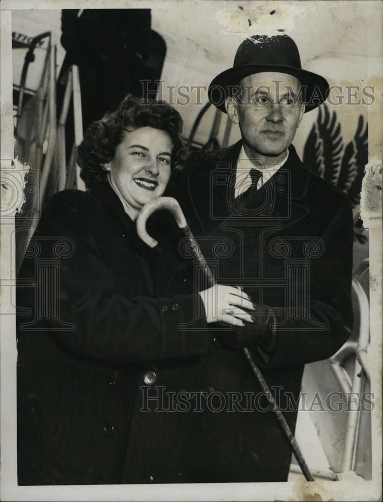 1948 Press Photo W Nelson Bump VP American Airlines Returns From Overseas Trip - Historic Images