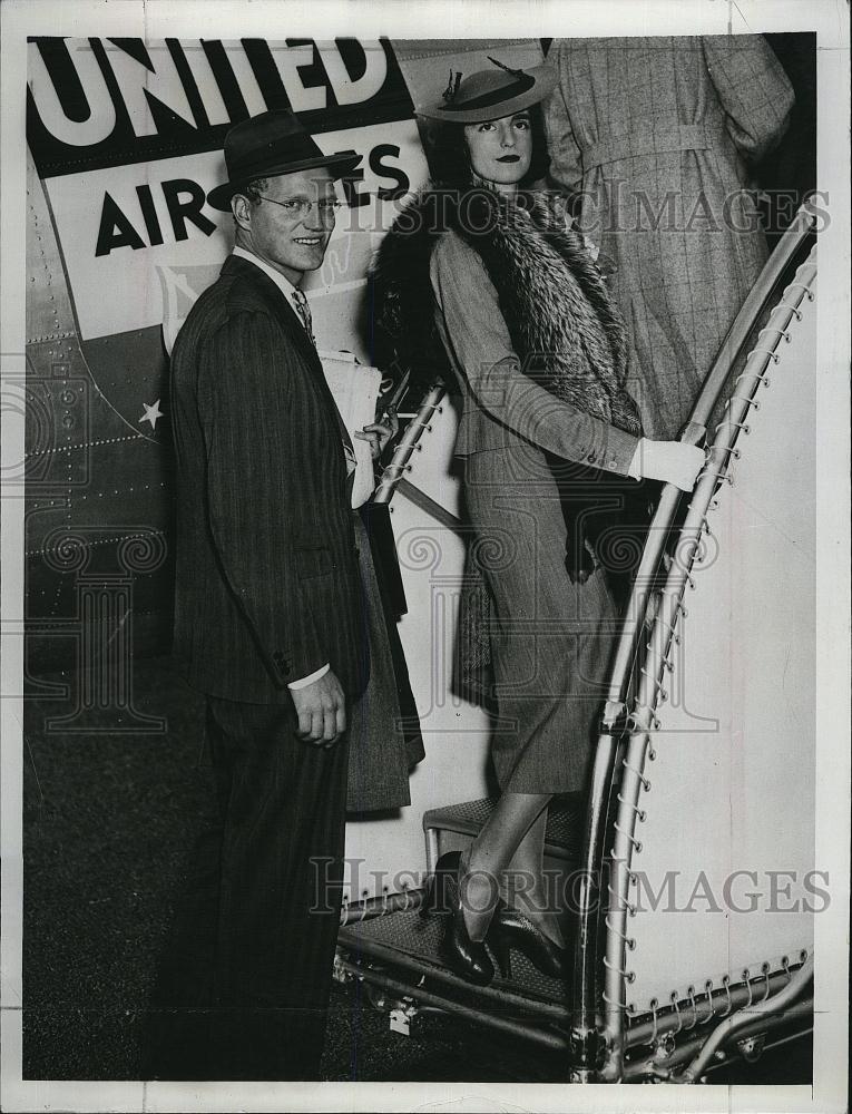 1938 Press Photo Warren Pershing & his wife Muriel Bache Richards - RSL81947 - Historic Images