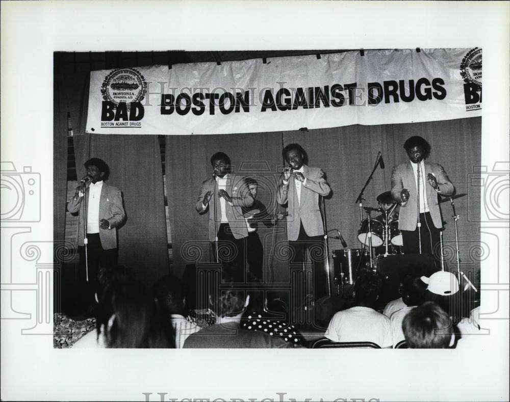 1991 Press Photo Singers Herb Reed &amp; the Platters performs at BAD Revue - Historic Images