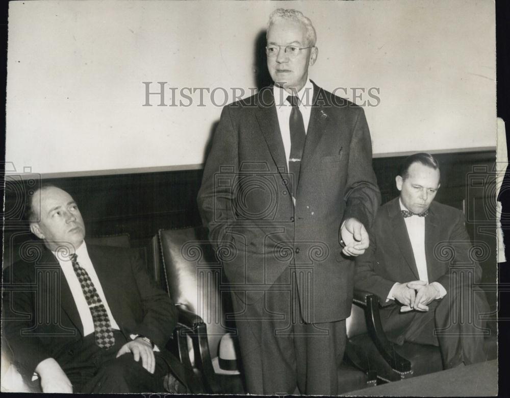 1952 Press Photo Frank Davis, Paul Duggab &amp; EM Flagg - RSL04575 - Historic Images