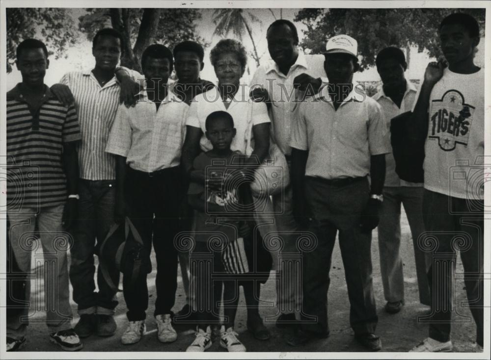 1992 Press Photo Marion Austion of Bless the Children of Haiti with Friends - Historic Images