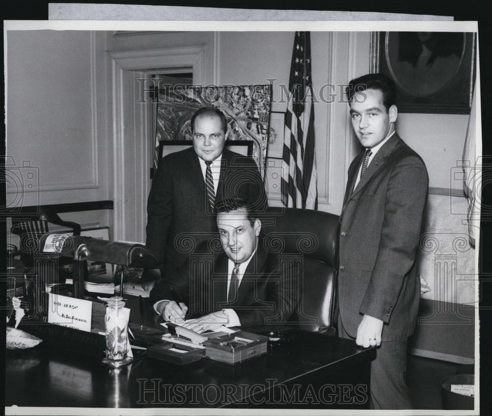 1966 Press Photo Ray Ogonwsky Pres of Jaycees James Taylor &amp; Mayor Bretta - Historic Images