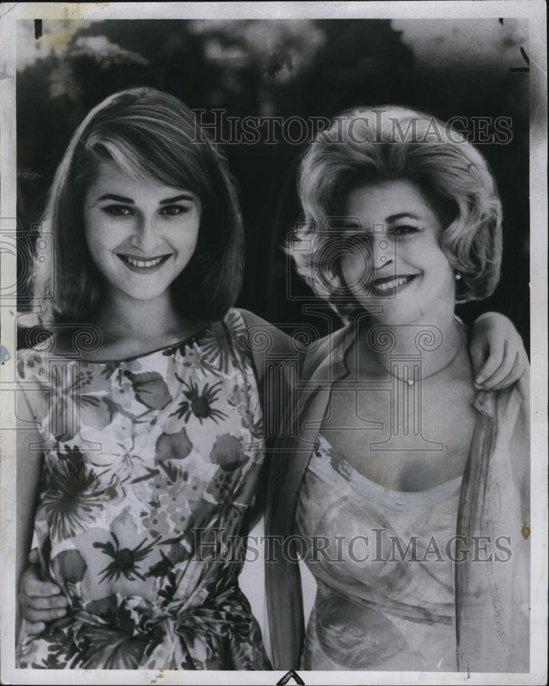 1966 Press Photo Actress Portland Mason and her mother Pamela Mason ...