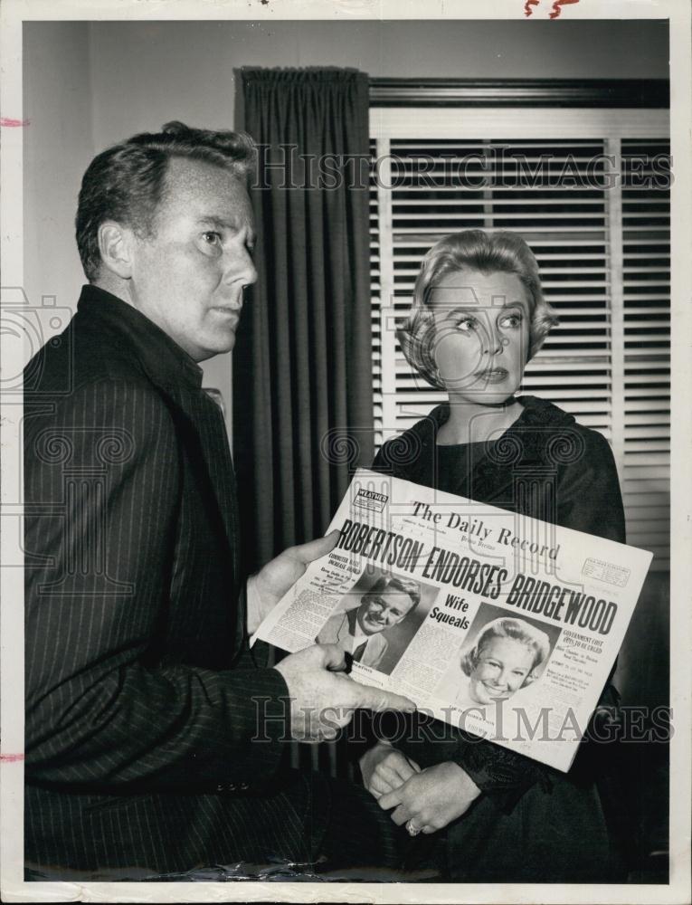 1960 Press Photo Actor Can Johnson &amp; June Allyson In &quot;The Woman Who&quot; - RSL61371 - Historic Images