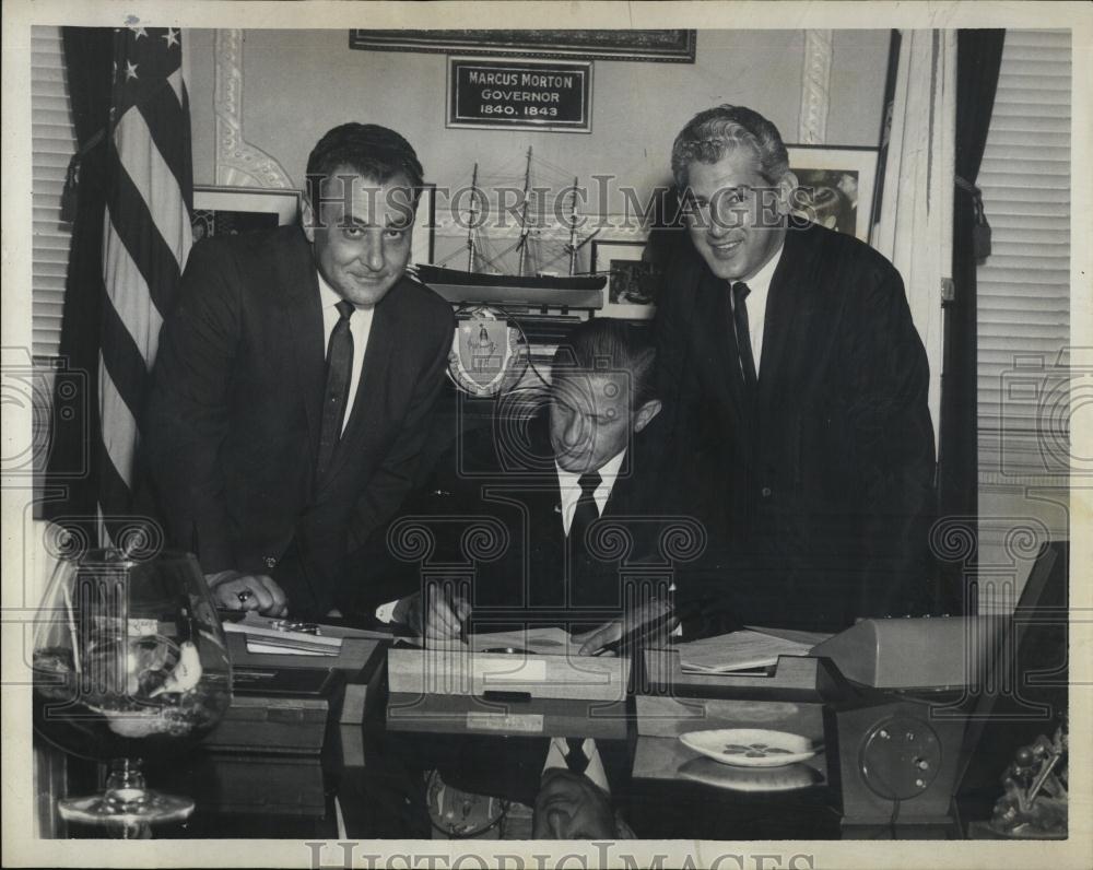 1966 Press Photo John Volpe With Salvatore Saleme and William Shaffer in Office - Historic Images