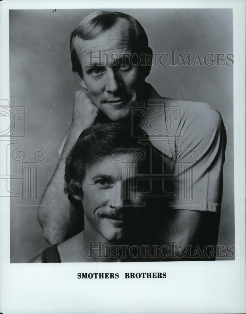 Press Photo Comedians Smothers Brothers Portrait entertainers - RSL40947 - Historic Images