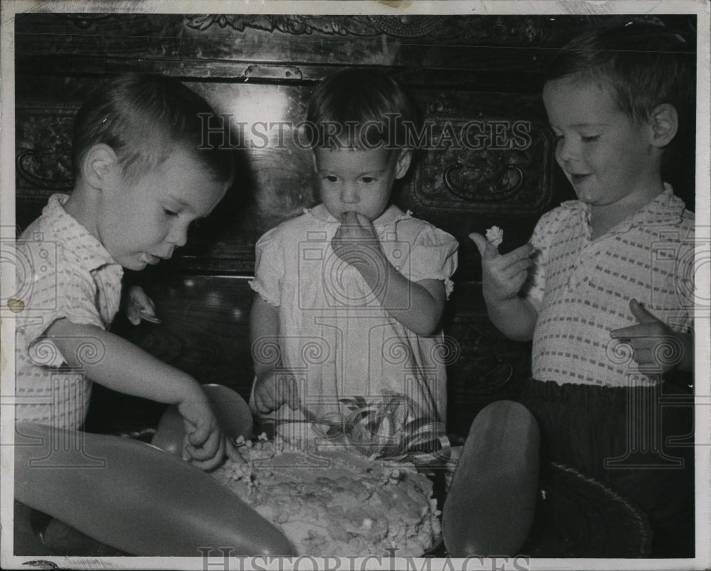 1962 Press Photo Peter, Donald and sister Barbara Triplets Birthday party - Historic Images