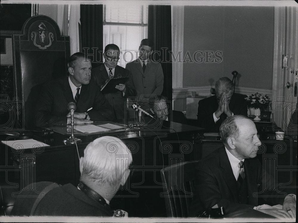 1969 Press Photo Gov Francis Sargent Addresses Govs Council At State House - Historic Images