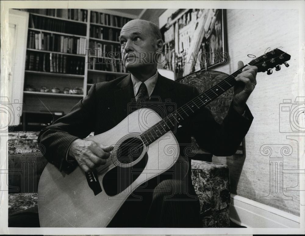 1975 Press Photo George Keenan In &quot;Conversations With Eric Sevaried&quot; - RSL95797 - Historic Images