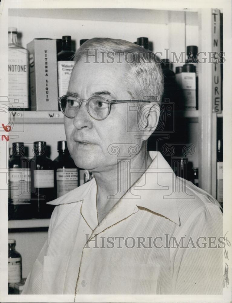 1952 Press Photo John West Pharmacist - RSL65383 - Historic Images