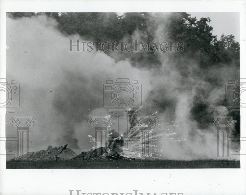 1990 Press Photo Fireworks being blown up in Tampa, Florida - RSL68911 - Historic Images