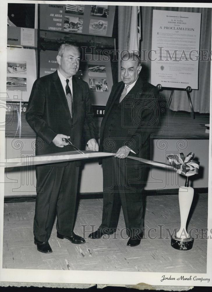 1958 Press Photo Commissioner John Burke, Edward Mitton, Jordan Marsh President - Historic Images