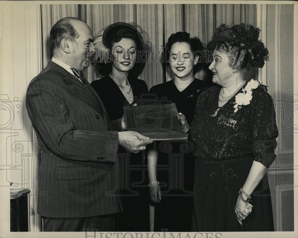 1947 Press Photo Mr Edward Witkowski, Mrs Batcheller, Miss Masson, Miss Suchodol - Historic Images