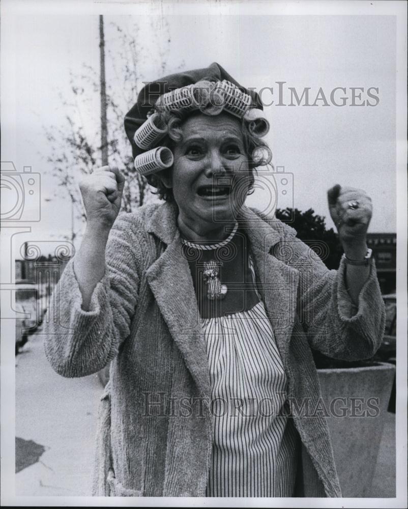 1977 Press Photo Actress Ida Beecher In See How She Runs - RSL83785 - Historic Images