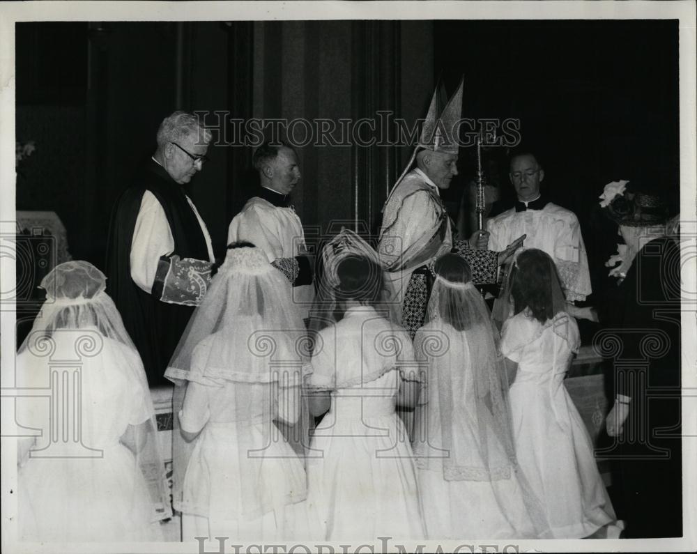 1959 Press Photo Confirmation Reverend William Daly, Father John Crowley - Historic Images