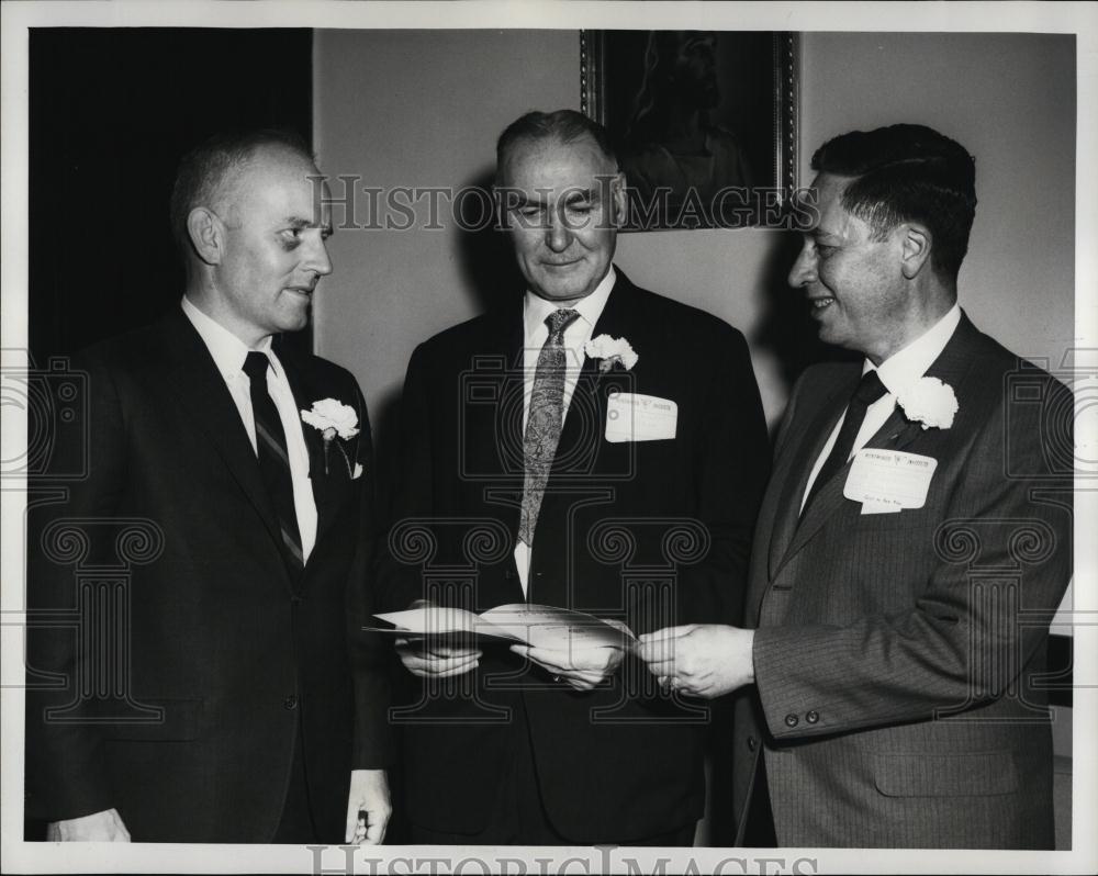 1968 Press Photo Reverend James McCutcheon Central Church H Russell Beatty - Historic Images