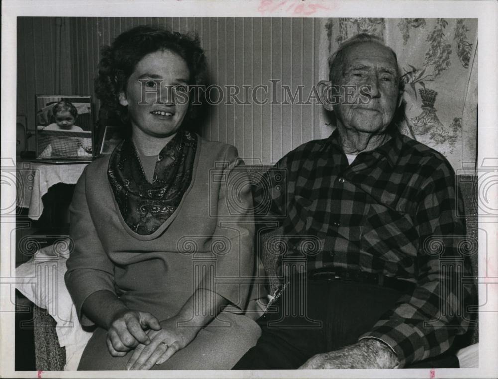 1996 Press Photo Susie Schmidt to wed David Walker - RSL97991 - Historic Images