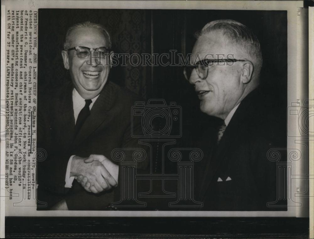 1965 Press Photo GMC President James M Roche &amp; Frederic G Donner In New York - Historic Images