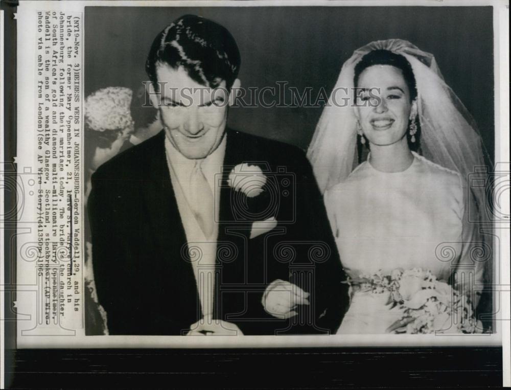 1965 Press Photo Gordon Waddell &amp; his bride Mary Oppenheimer - RSL67413 - Historic Images