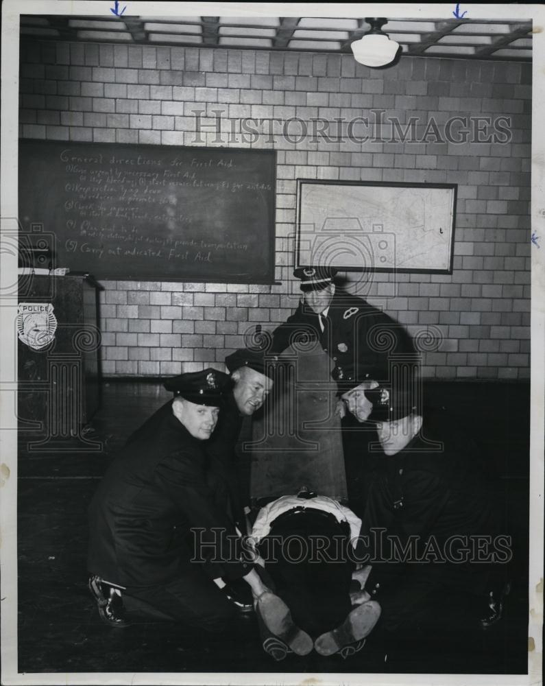 1960 Press Photo Somerville Police Department Trains To Save Victims - RSL43217 - Historic Images