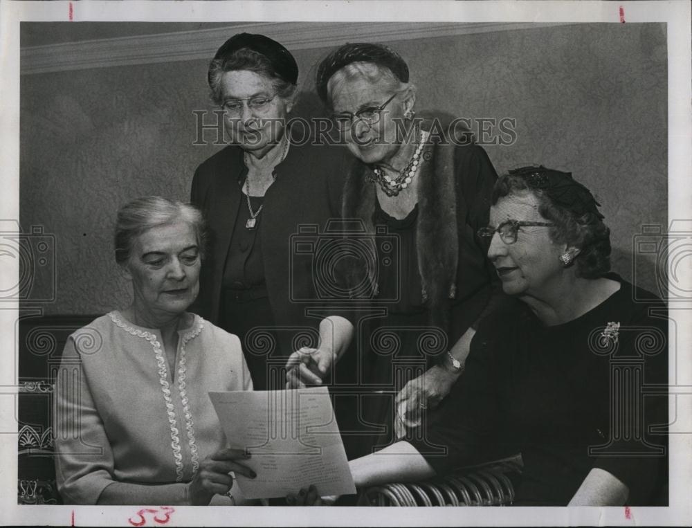 1961 Press Photo American Assoc University Women Douglas Tomkies, Frances West - Historic Images