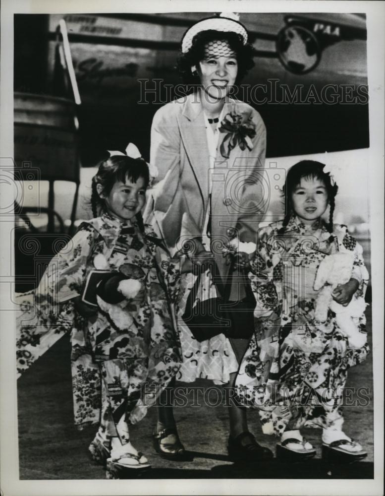 1949 Press Photo Yoshiko and Teiko Higo Mrs David Carpentar - RSL42891 - Historic Images