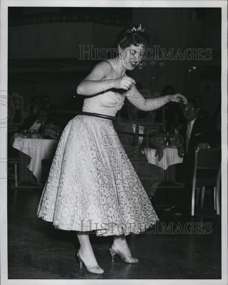 1958 Press Photo Barbara Hay of Revere, doing the hoop at her birthday ball - Historic Images