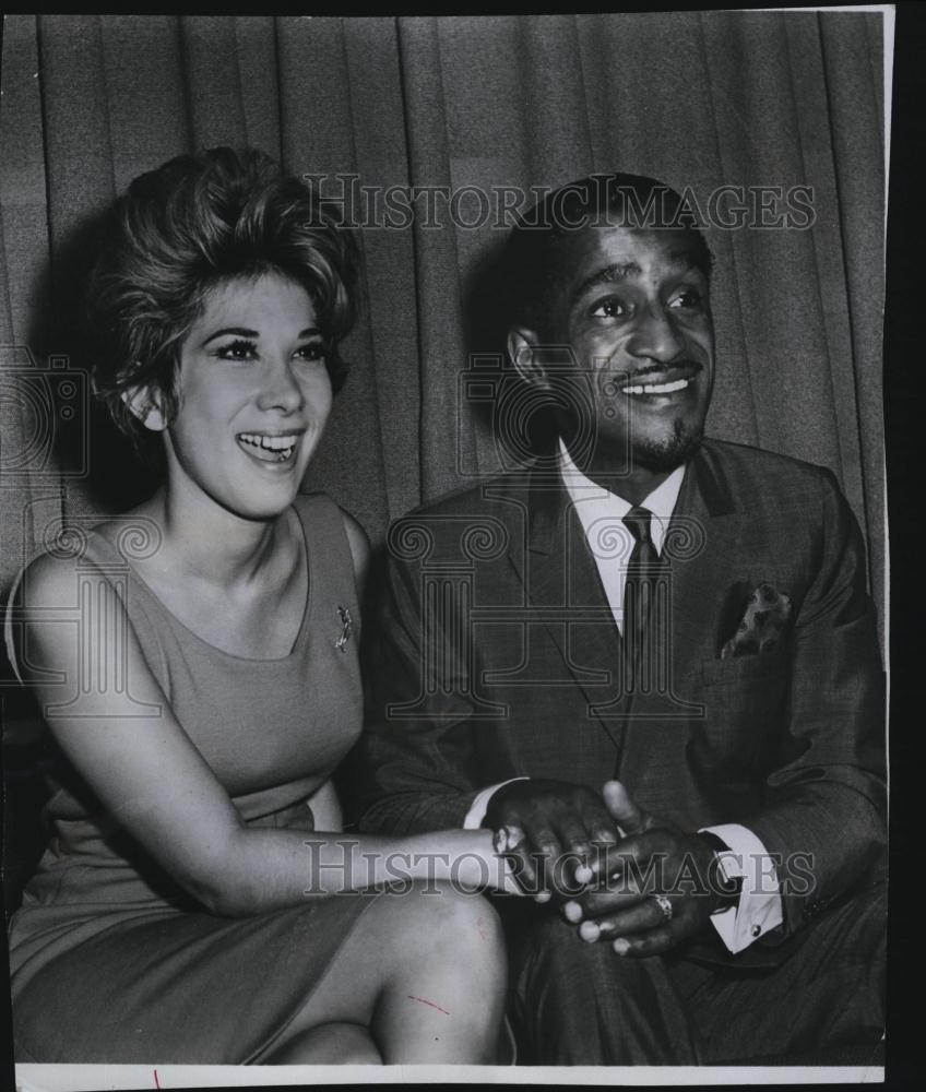 1966 Press Photo Actress Marilyn Michaels &amp; Singer Sammy Davis Jr - RSL82765 - Historic Images