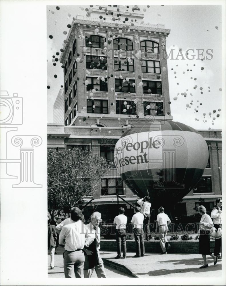 1985 Press Photo First Florida Bank Balloon Release - RSL64923 - Historic Images