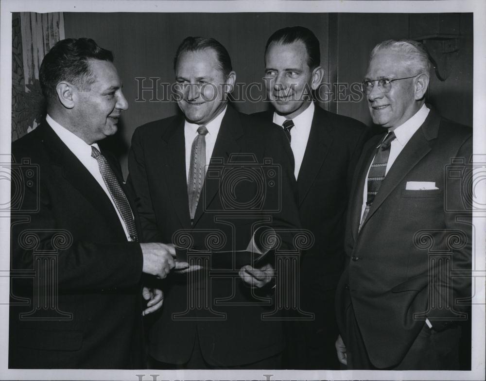 1955 Press Photo Mass Wholesale Bev, L Perlstein,J Plack,W Burke,P Dempsey - Historic Images