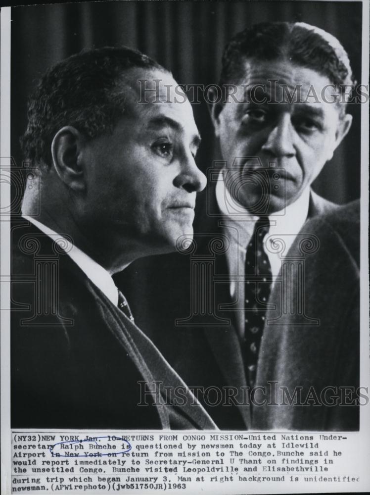 1963 Press Photo United Nations Under Secretary Ralph Bunche Idlewild Airport NY - Historic Images