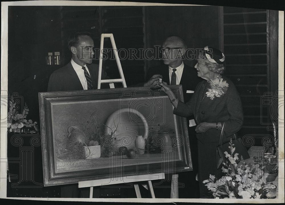 1965 Press Photo Artist Robert Douglas Hunter & Robet C Hoye & Mrs Mitton - Historic Images