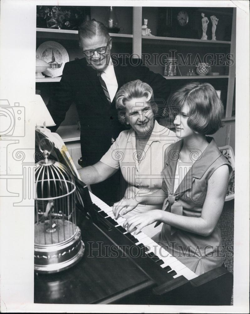 1968 Press Photo Dr and Mrs WM kadel and daughter Presbyterian College - Historic Images