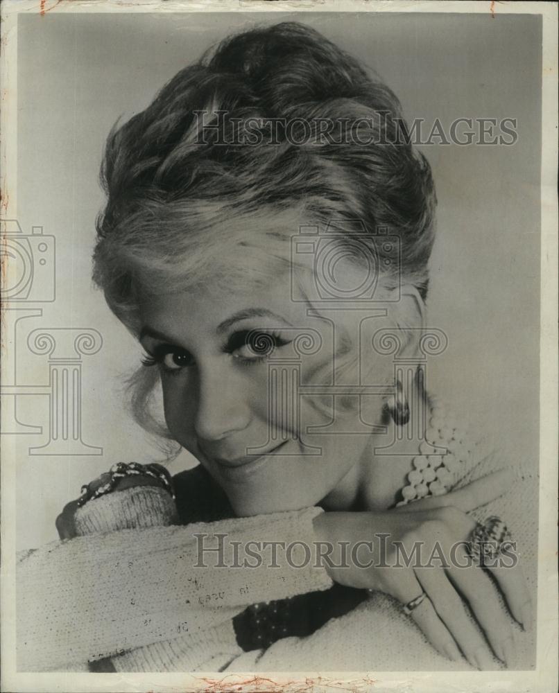 1973 Press Photo Columnist &amp; broadcaster Rona Barrett - RSL94001 - Historic Images