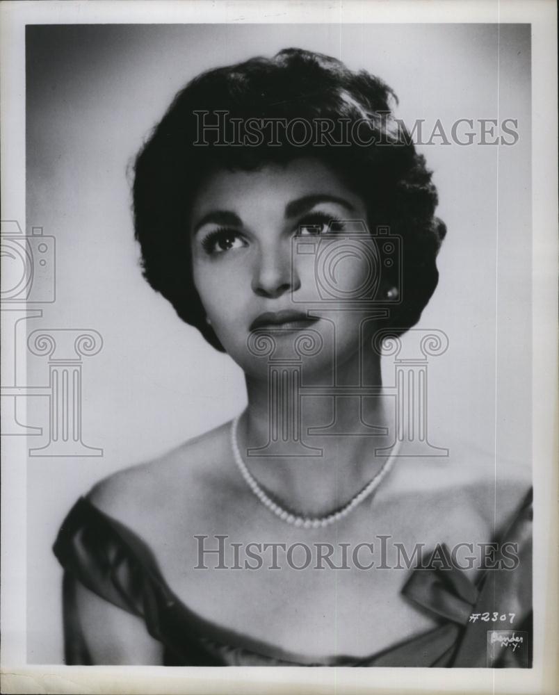 1963 Press Photo Regina Sarfaty, &quot;Six Characters in Search of An Author&quot; - Historic Images