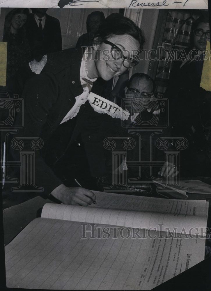 1969 Press Photo Mrs Nancy Beecher Concord Chairman of Civil Service Commission - Historic Images