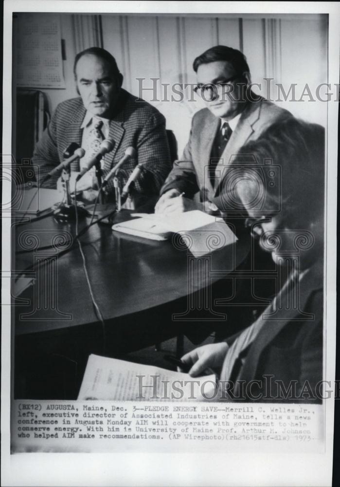 1973 Press Photo Merrill C Welles Jr, Arthur M Johnson Associated Industries - Historic Images