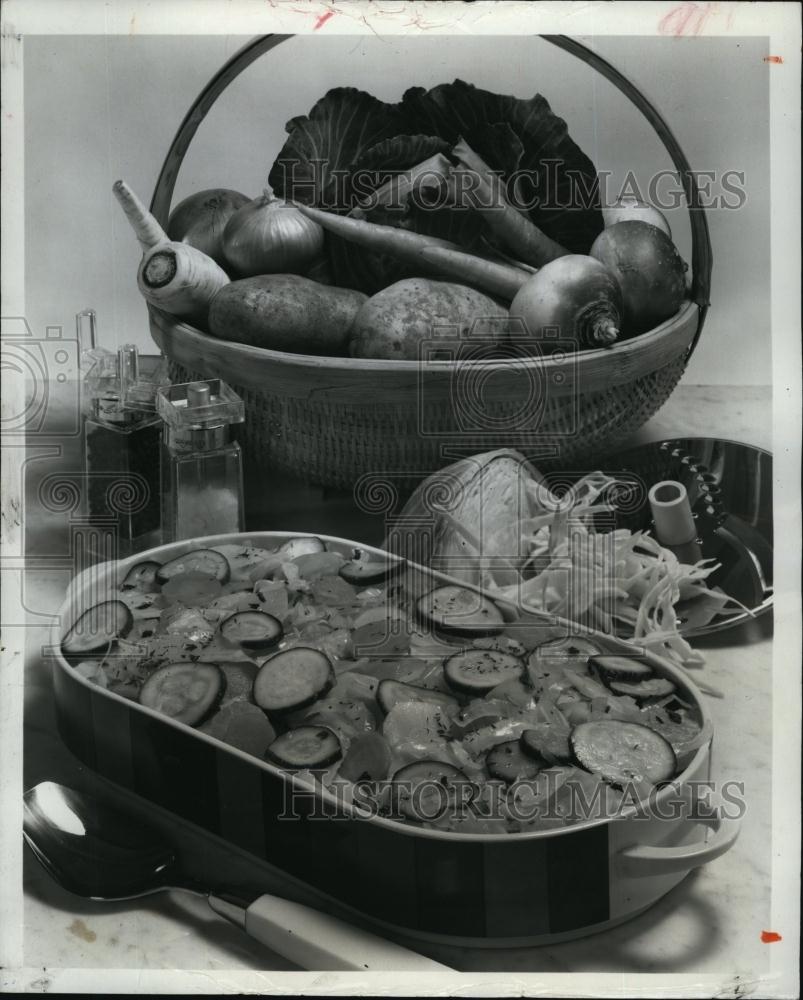 1981 Press Photo Winter Vegetable Melange, Food Processor, Cooking - RSL94151 - Historic Images