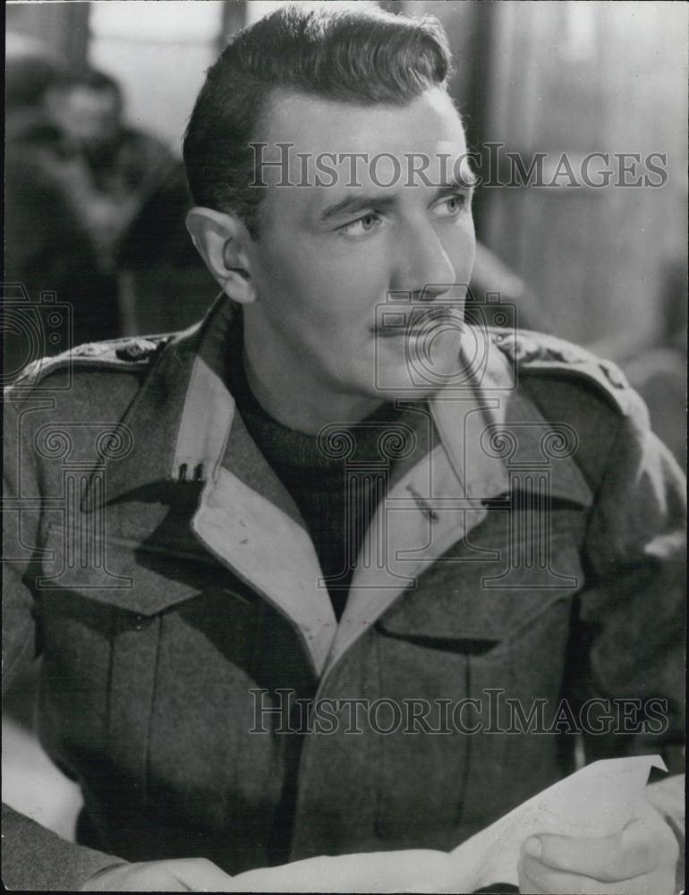 1946 Press Photo Actor Michael Redgrave The Stars Lock Down Jeannie Thunder - Historic Images