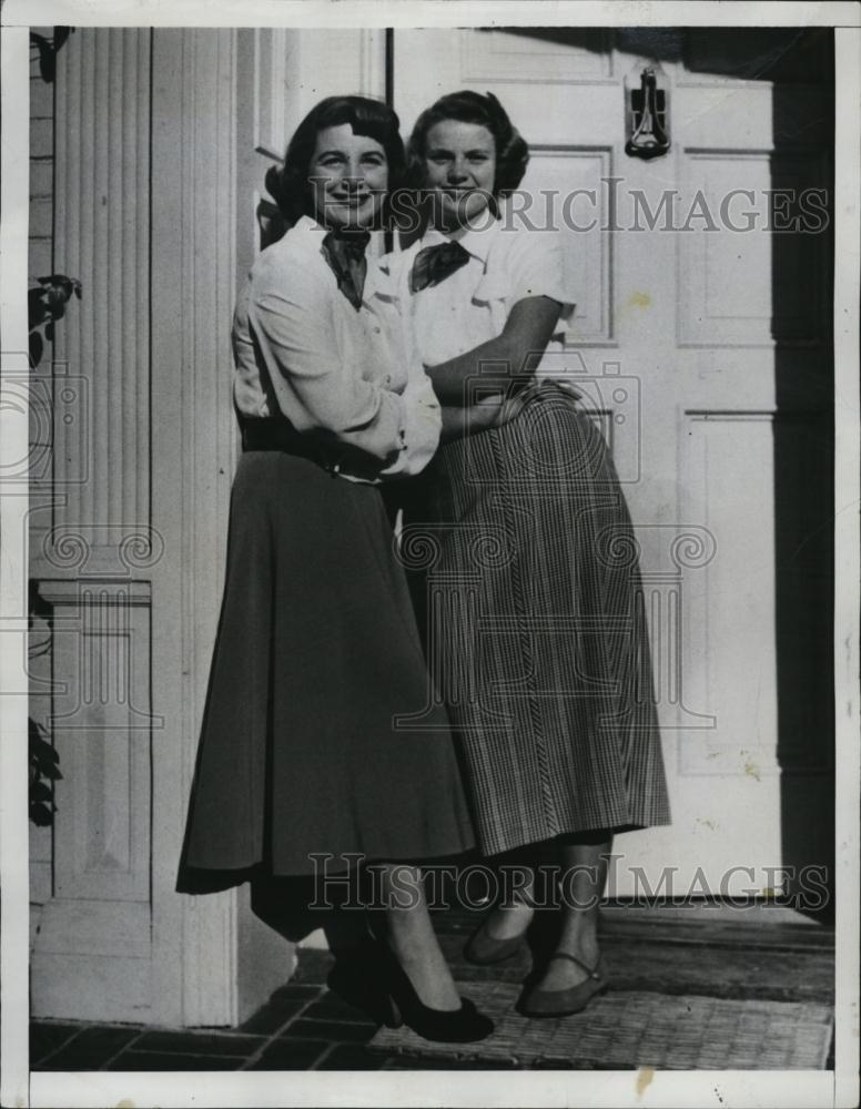 1951 Press Photo Joan Benny with Sandra Burns - RSL41697 - Historic Images
