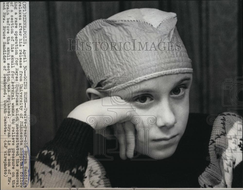 1975 Press Photo Bryan Sandidge, 12 at U of Minn hospital for Reyes Syndrome - Historic Images