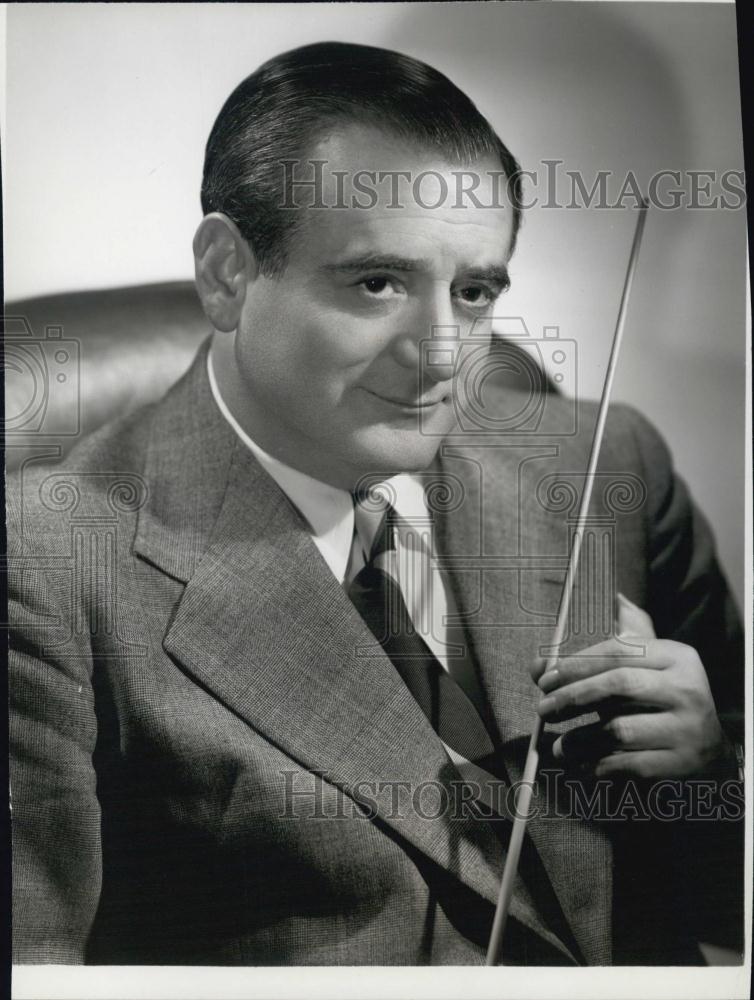 1947 Press Photo Mark Warnow, conductor on &quot;The Borden program&quot; - RSL04237 - Historic Images