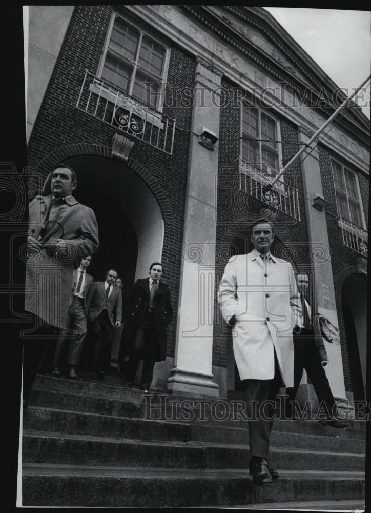 1975 Press Photo Edward J McCormack Leaves Hyde Park High School - RSL45509 - Historic Images