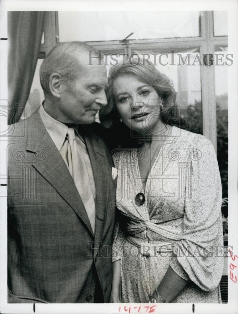 1980 Press Photo Actor Sir Laurence Olivier &amp; Barbara Walters - RSL59961 - Historic Images