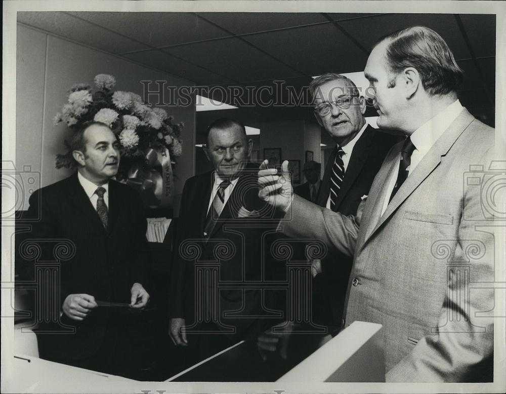 1969 Press Photo Business men in a meeeting - RSL85109 - Historic Images