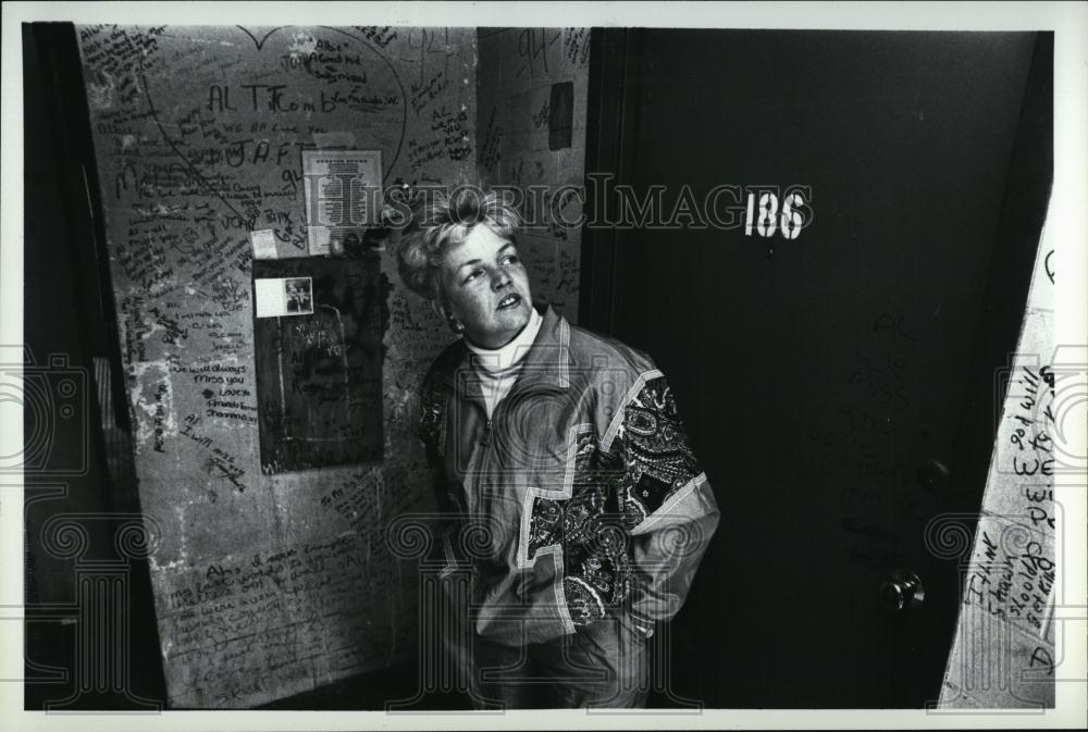 1995 Press Photo Terry Titcomb at home where daughter Albie was slain - Historic Images