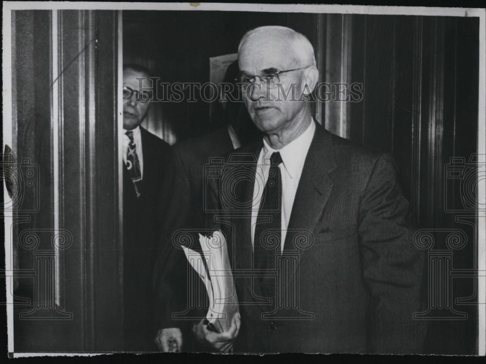 1954 Press Photo Senator Arthur Watkins, Utah Leaving Session Of Censure Debate - Historic Images